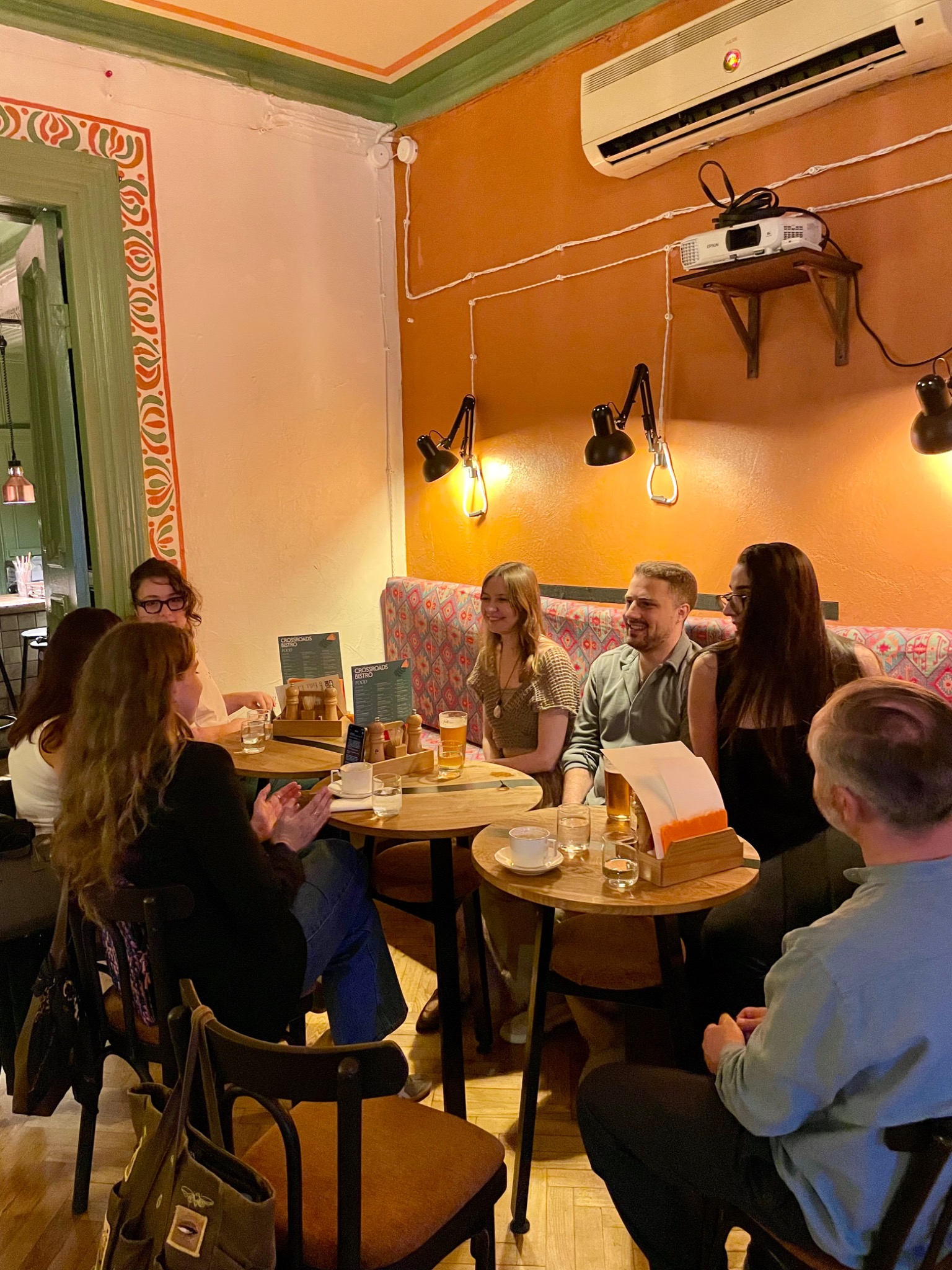 Conversation around the table at the first Hi. Speak
